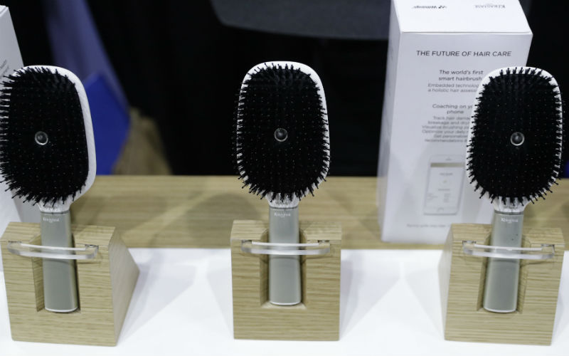 Amazon, Amazon smart store, tinteractive stores, virtual reality, artificial intelligence, smart shelves, interactive robots, artificial intelligence, CES 2017, sensors in stores, Sunglass Hut, robots in stores, Softbank, interactive mirrors, self checkout stores, technology, technology news