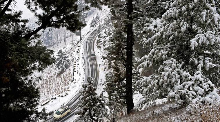 Kashmir, valley, Gulmarg, Kashmir snow, Kashmir snowfall, valley snowfall, Gulmarg snowfall, Gulmarg snow, Gulmarg Cold wave, india news