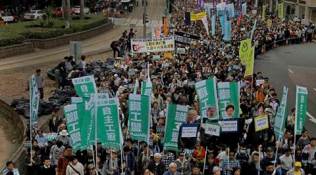 Thousands march to protest bid to unseat Hong-Kong lawmakers