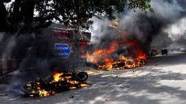 Jallikattu, Jallikattu bill, marina beach protest, Jallikattu protest, Jallikattu injured, Jallikattu updates, what is Jallikattu, chennai, tamil nadu, jallikattu protests, jallikattu violence, jallikattu live updates, ice house police station, police station burnt chennai, tamil nadu protest, Vidyasagar Rao,O Panneerselvam, indian express news, india news