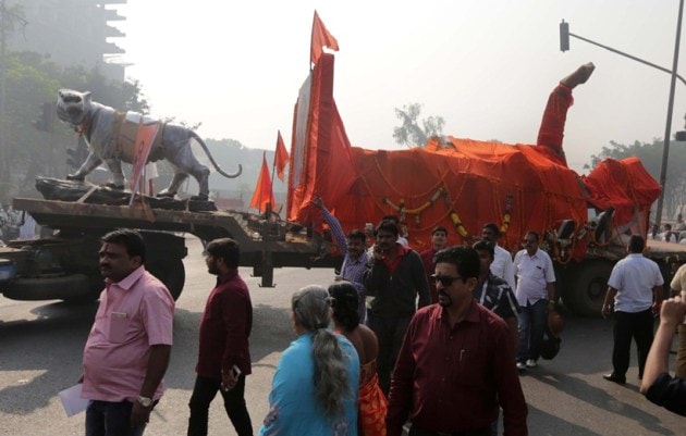 bal thackeray, bal thackeray statue, balasaheb thackeray statue,balashaeb thackeray bronze statue, shiv sena, late bal thackeray, india news, mumbai news