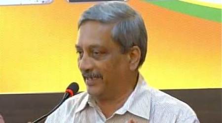 manohar parrikar, parrikar, bribe voters, arvind kejriwal, kejriwal, parrikar asks voters to take money, goa elections, goa elections 2017, goa news, indian express, india news