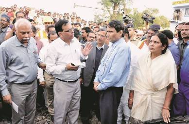 train derailed, train accident, hirakhand accident, Jagdalpur-Bhubaneswar Express derailment, death toll, Hirakhand Express derailed, Hirakhand Express, train accident, railway, suresh prabhu, odisha, odisha train accident, andhra pradesh, death toll, indian express news