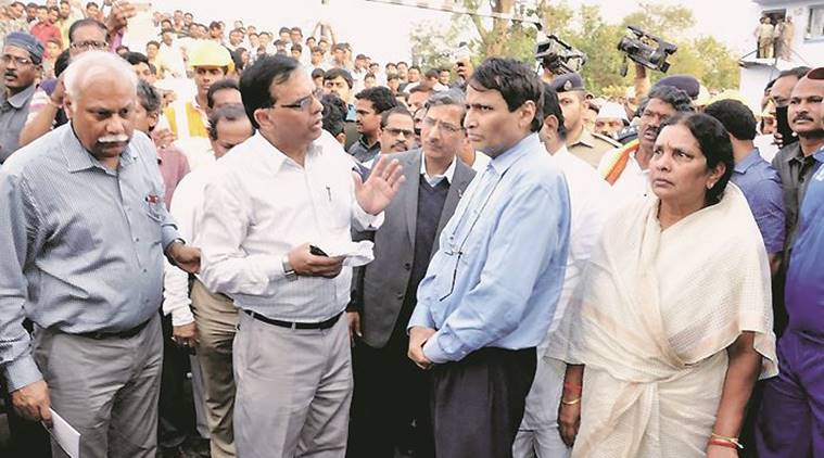 train derailed, train accident, hirakhand accident, Jagdalpur-Bhubaneswar Express derailment, death toll, Hirakhand Express derailed, Hirakhand Express, train accident, railway, suresh prabhu, odisha, odisha train accident, andhra pradesh, death toll, indian express news