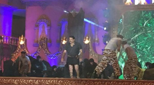 Mohanlal performs Pulimurugan fight scene on stage 