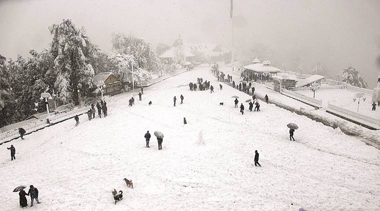 shimla, shimla snowfall, snowfall in shimla, himachal pradesh snowfall, shimla parwanoo national highway, snowfall in north india, first snow of 2017, shimla snowfall damage, shimla ISBT bus, shimla news, weather news, delhi, chandigarh, himachal news, north india weather news
