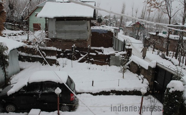 kashmir snowfall, kashmir heavy snowfall, Gulmarg snowfall, snowfall in valley, Heavy snowfall in Kashmir, Snowfall pictures, Kashmir current images, indian express news