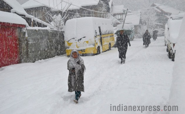 kashmir snowfall, kashmir heavy snowfall, Gulmarg snowfall, snowfall in valley, Heavy snowfall in Kashmir, Snowfall pictures, Kashmir current images, indian express news