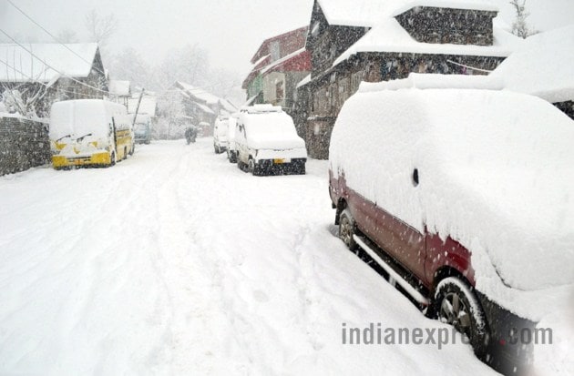 kashmir snowfall, kashmir heavy snowfall, Gulmarg snowfall, snowfall in valley, Heavy snowfall in Kashmir, Snowfall pictures, Kashmir current images, indian express news