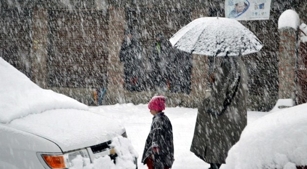 kashmir snowfall, kashmir heavy snowfall, Gulmarg snowfall, snowfall in valley, Heavy snowfall in Kashmir, Snowfall pictures, Kashmir current images, indian express news