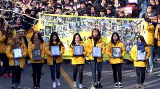 South Korean critical after self-immolating over sex slave deal