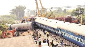 train derailed, train accident, Jagdalpur-Bhubaneswar Express derailment, death toll, Hirakhand Express derailed, Hirakhand Express, train accident, railway, suresh prabhu, odisha, odisha train accident, andhra pradesh, death toll, indian express news