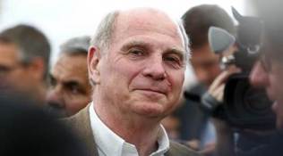 Soccer-Hoeness still respected but more humble after prison time