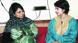 Zaira Wasim, dangal, dangal actress, aamir khan, aamir khan dangal, Zaira Wasim apology, kashmir voice, kashmiri actor, geeta phogat, mehbooba mufti, indian express news, indian express editorial