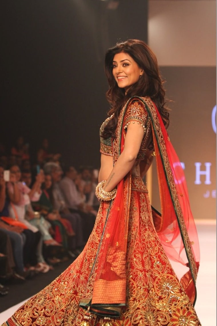 Sushmita sen hot in saree