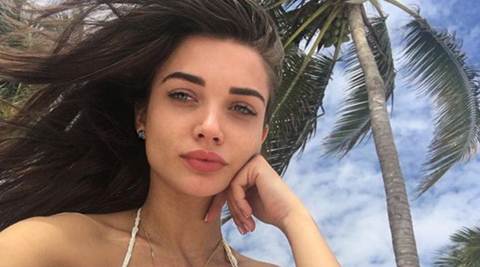 Beeg Amy Jackson - Amy Jackson goes topeless in the first picture shared post her phone-hack.  See pic | Bollywood News, The Indian Express