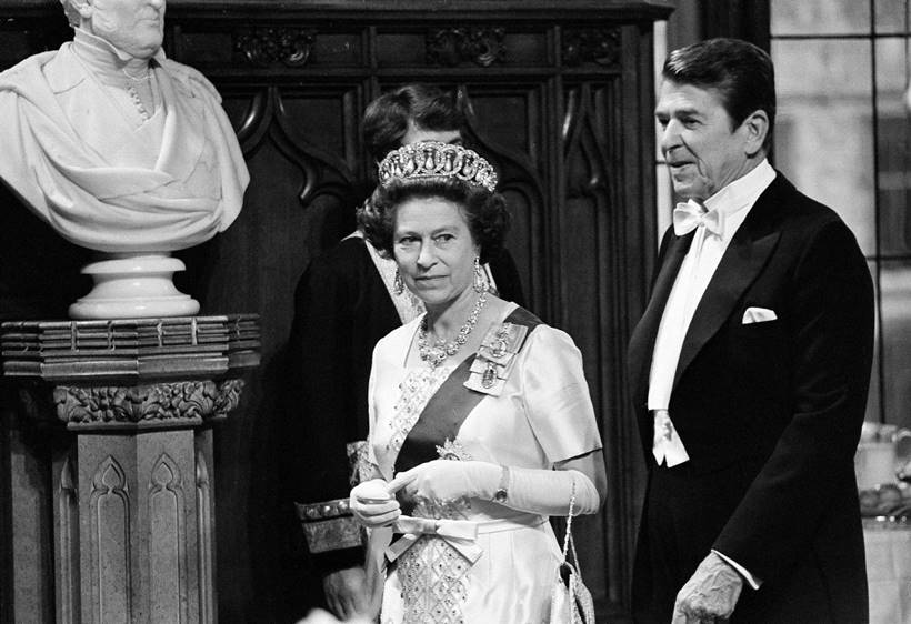 queen elizabeth II, queen elizabeth, queen elizabeth sapphire jubilee, british monarch queen elizabeth II, sapphire jubilee, uk news, world news, indian express