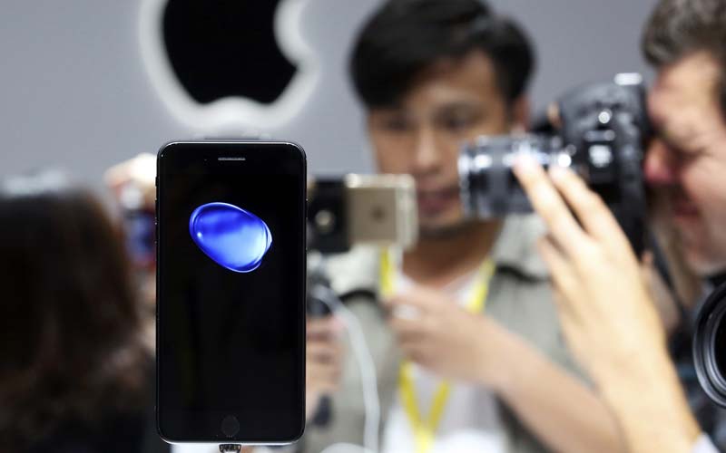 Apple, Apple iPhone 7, iPhone 7 sales, iPhone 7 sales numbers, Apple Q1 results, Apple results, Apple profits, iPhone 7 Plus sales, Apple iPhone 7 Plus numbers, Apple Tim Cook