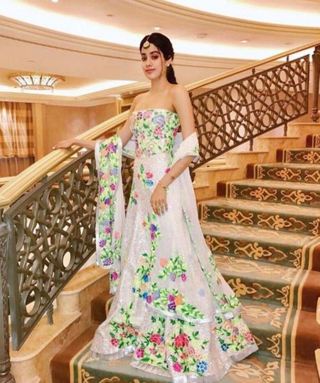 Sonam Kapoor Arjun Kapoor Jhanvi Kapoor Turn True Baraatis At Brother S Wedding See Inside