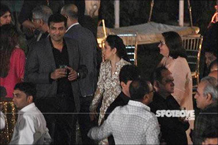 Karisma Kapoor, Karisma Kapoor Sandeep Toshniwal, Karisma Sandeep Toshniwal, Karisma Sandeep pics, Sandeep Toshniwal, Karisma, Ranbhir Kapoor party inside pics