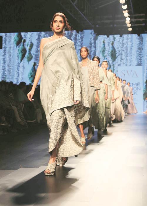 LFW 2017, lakme fashion week, lfw summer resort 2017, lfw day 3, lakme fashion week third day, lfw 2017 summer, fashion week february 2017, Monica Shah, Karishma Swali, payal singhal, lakme fashion week designers, indian express