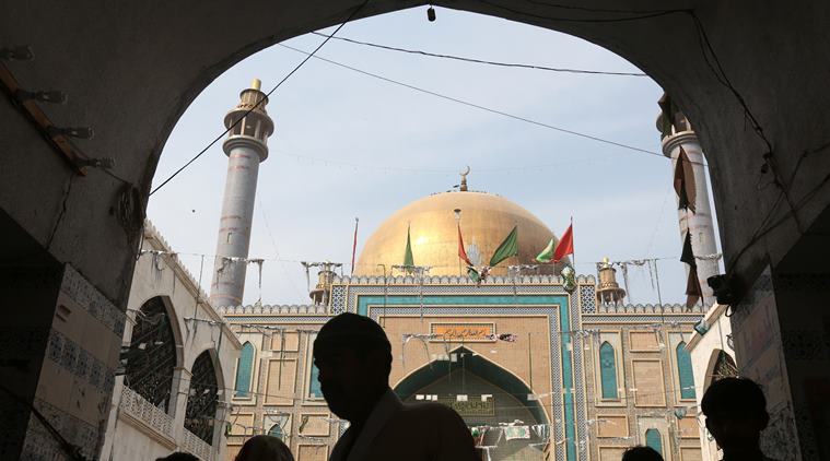 pakistan blast, pakistan sufi shrine blast, pakistan shrine blast, Lal Shahbaz Qalandar, Lal Shahbaz Qalandar shrine attack, pakistan isis attack, isis attack pakistan, pakistan shrine blast, pakistan news, world news, indian express news, latest news