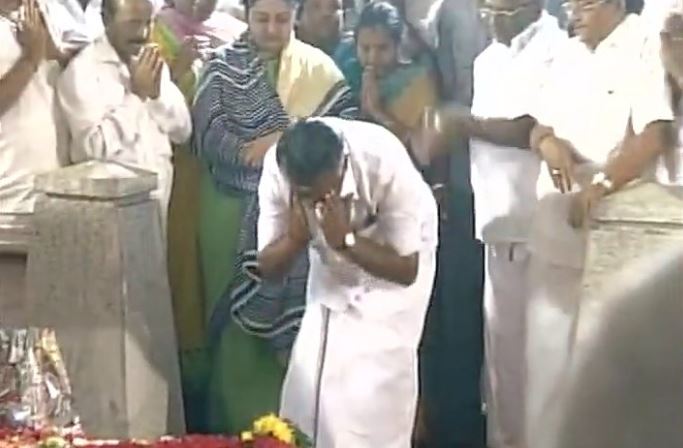 sasikala, sasikala convicted, DA case, sasikala news, sasikala verdict, supreme court, sasikala da case verdict, sasikala court case, sasikala case decision, sasikala verdict, DA case. O Panneerselvam, tamil nadu, tamil nadu crisis, tamil nadu live updates, supreme court, india news
