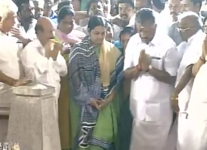sasikala, sasikala convicted, DA case, sasikala news, sasikala verdict, supreme court, sasikala da case verdict, sasikala court case, sasikala case decision, sasikala verdict, DA case. O Panneerselvam, tamil nadu, tamil nadu crisis, tamil nadu live updates, supreme court, india news