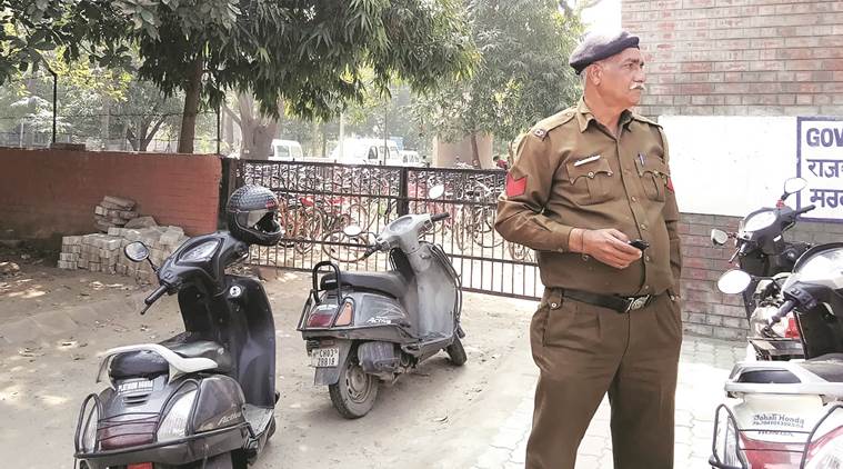 chandigarh school kidnapping, govt primary school PGI chandigarh, chandigarh police, woman in burqa kidnap chandigarh, vivek high school sector 38, chandigarh woman burqa school kidnap, chandigarh news, indian express