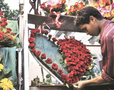 Valentine’s Day, Maharashtra news, Maharashtra Valentine’s Day, Pune news, Latest news, India news, National news