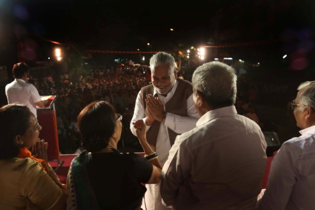 BMC elections 2017, BMC polls, BMC elections, BMC, Brihanmumbai Municipal Corporation, Devendra Fadnavis, BMC polls campaign, BMC polls rallies, Raj Thackeray, Jyoriraditya scindia, Manish tewari, BMC polls photos, BMC election campaign pictures, maharashtra, photo galley, BMC polls photo gallery