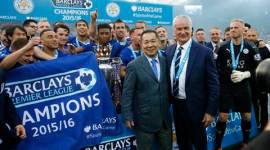 Leicester City manager Claudio Ranieri, Chairman Vichai Srivaddhanaprabha and players with the trophy as they celebrate winning the Barclays Premier League leicester city, claudio ranieri, leicester, premier league news, leicester sack ranieri, manchester united, manchester united jose mourinho, football news, sports news