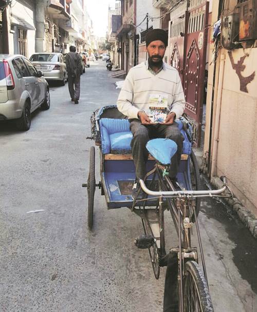 rickshaw puller, rickshaw puller passenger experience book, amritsar, rajbir singh, life on a rickshaw, rickshaw tey chaldi zindagi, sikh rickshaw puller book