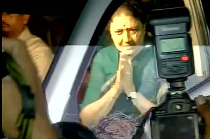 sasikala, sasikala convicted, DA case, sasikala news, sasikala verdict, supreme court, sasikala da case verdict, sasikala court case, sasikala case decision, sasikala verdict, DA case. O Panneerselvam, tamil nadu, tamil nadu crisis, tamil nadu live updates, supreme court, india news