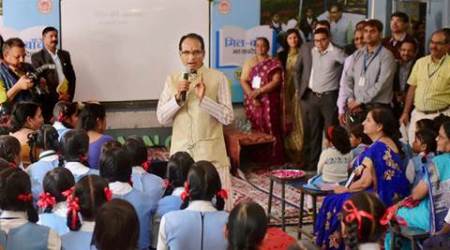 shivraj singh chouhan, chouhan, chouhan school, sanjay gandhi middle school, teach students, interact with students, Madhya pradesh CM, india news, indian express news
