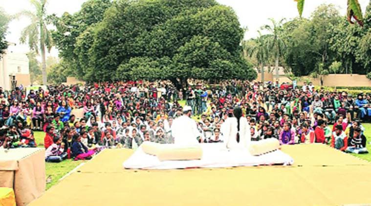 Dastangoi performance, gulzar, urdu, urdu poetry, urdu writers, urdu musicians, jashn e rekhta, jashn-e-rekhta, delhi, delhi news, indian express, india news