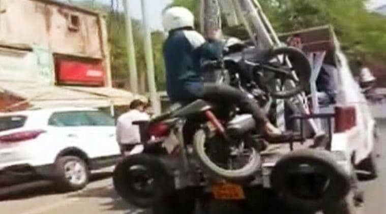 man on bike towed away, kanpur man on bike towed away, kanpur police tows away man on bike, kanpur police takes away bike with man