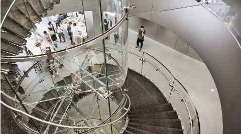 Secretive billionaire reveals how he toppled Apple in China