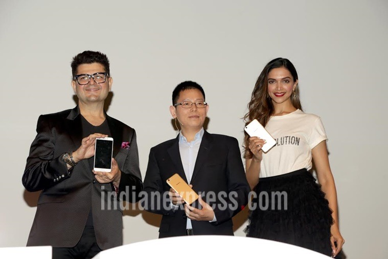 deepika padukone, deepika padukone father, deepika padukone tech savvy, deepika padukone mobile