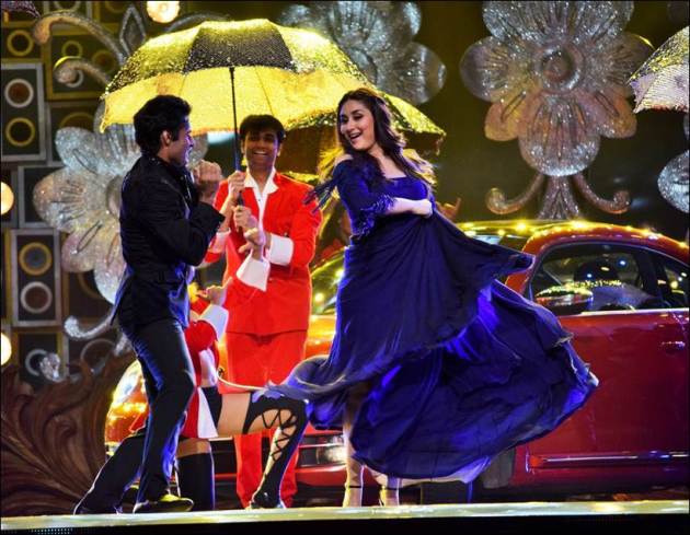 Kareena Kapoor Khan, Zee Cine Awards 2017, Zee Cine Awards 2017 Kareena, Zee Cine Awards Kareena, kareena Zee Cine Awards 2017 dance pics