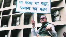 INLD MLA sells potatoes, MLA Parminder Singh Dhull sells potatoes, MLA sells potatoes, Commission for Agriculture Cost and Prices (CACP), Haryana farmer misery, indian express news