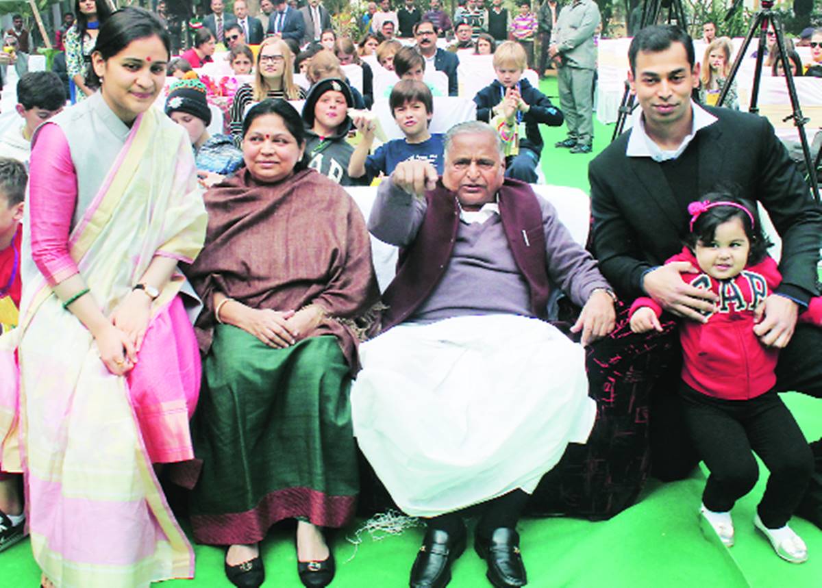 Family turmoil will affect Samajwadi Party: Mulayam Singh Yadav's ...