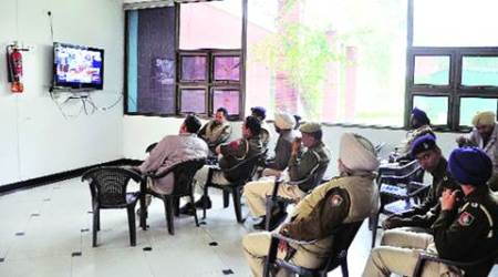 chandigarh, chandigarh snatchings, chandigarh crime, chandigarh police, haryana police, punjab police, chandigarh police to follow haryana police pattern, indian express, india news