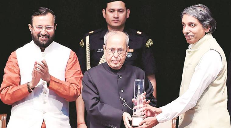 president pranab mukherjee, pranab mukherjee jnu, jnu award, jnu gets award, pranab mukherjee jnu, india news, delhi news