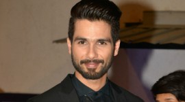 shahid kapoor, shahid kapoor padmavati, shahid kapoor actor, shahid padmavati row, shahid padmavati set damage, shahid kapoor reacion padmavati, shahid kapoor sanjay leela bhansali, padmavati set burnt, padmavati attacked, padmavati kolhapur, padmavati sanjay leela bhansali, padmavati news, shahid kapoor news shahid reacts on padmavati row, bhansali padmavati row, padmavati set damaged, padmavati set vandalised, padmavati set burnt, bollywood news, indian express news, indian express