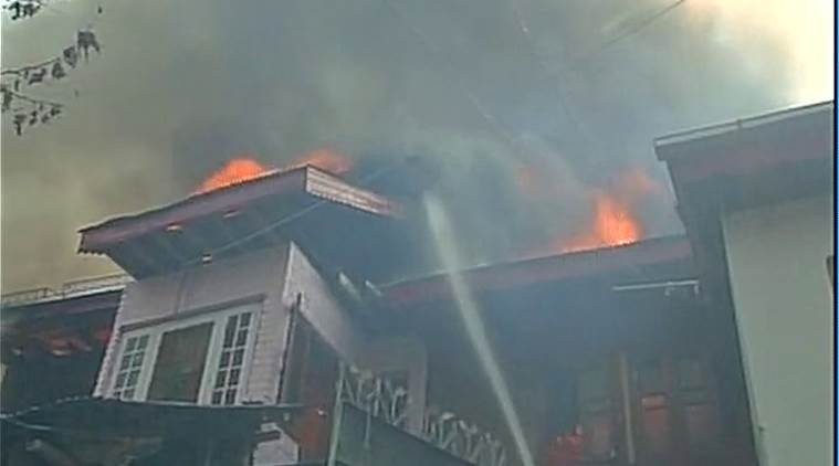 srinagar, srinagar fire, chinar bagh fire, srinagar hutments fire, srinagar news, india news, indian express news