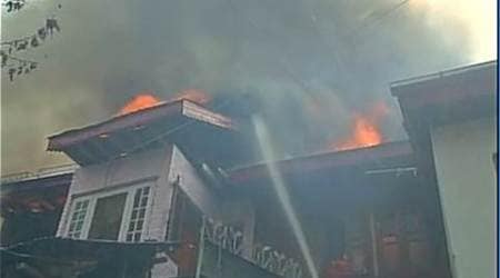 srinagar, srinagar fire, chinar bagh fire, srinagar hutments fire, srinagar news, india news, indian express news