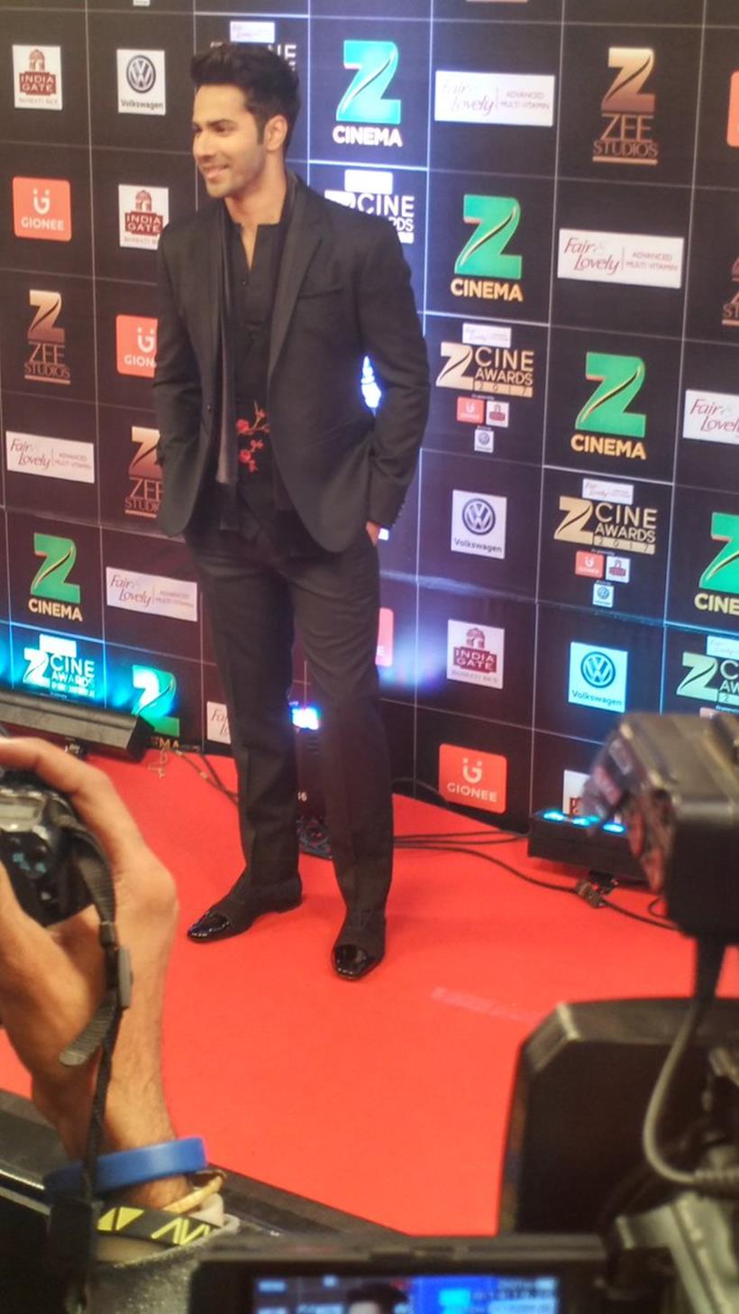 varun dhawan, zee cine awards