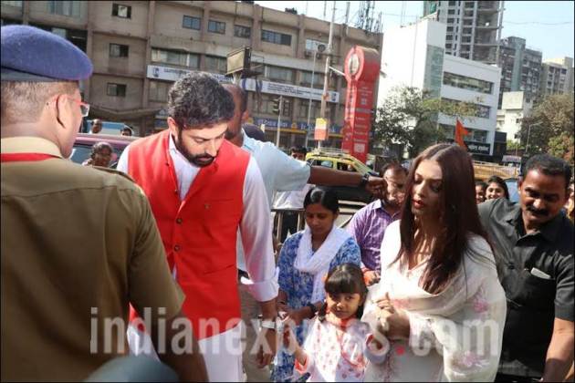 abhishek bachchan, abhishek bachchan siddhivinayak temple, abhishek wedding anniversary
