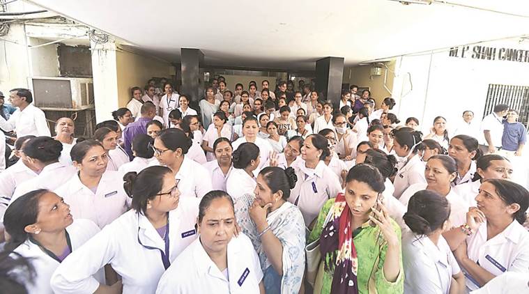 attack on doctors, doctors attacked, doctors strike, delhi doctors attacked, family attacks doctre, delhi govt on doctors attacks, FIR on attack on doctor, doctor patient clash,
